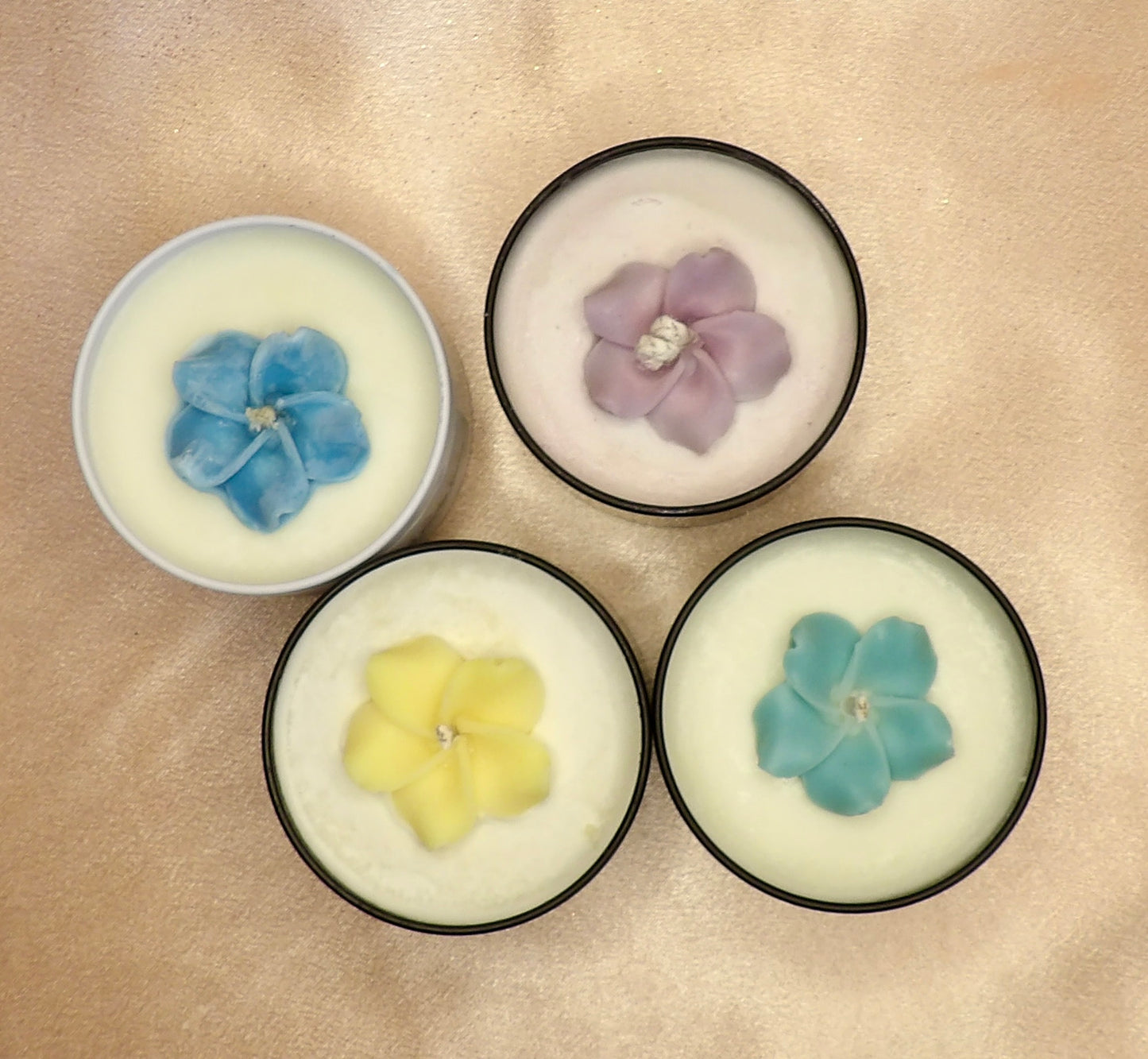 Mini Featherand Signature Candle 4 oz · Hand-Poured · Floral Accent