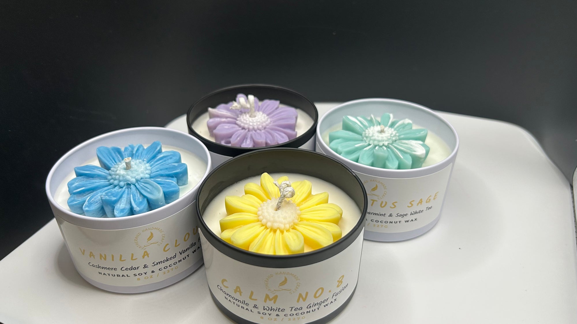 Daisy Featherand Signature Candle 8 oz · Hand-Poured · Natural Wax · Daisy Accent
