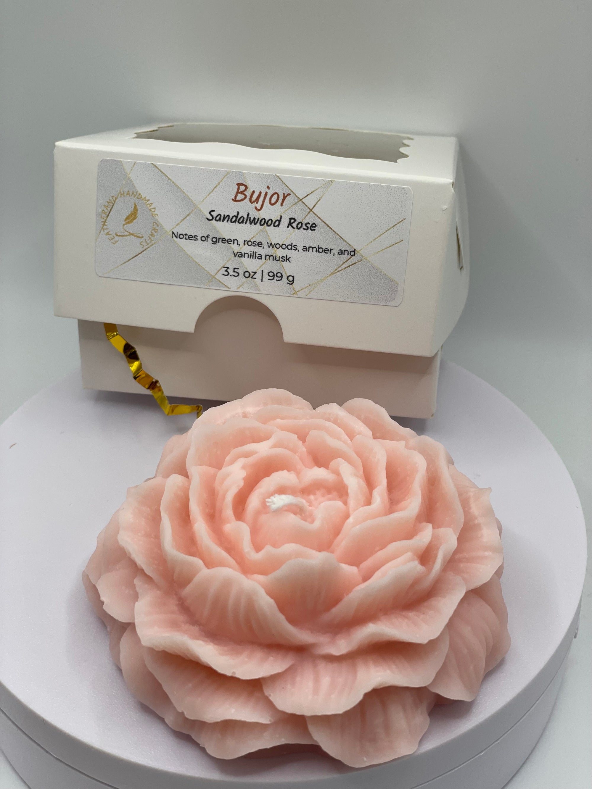 Bujor Candle (Peony) – 3.5 oz Pillar Custom Fragrance · Natural Soy Wax · Floral-Inspired Shape