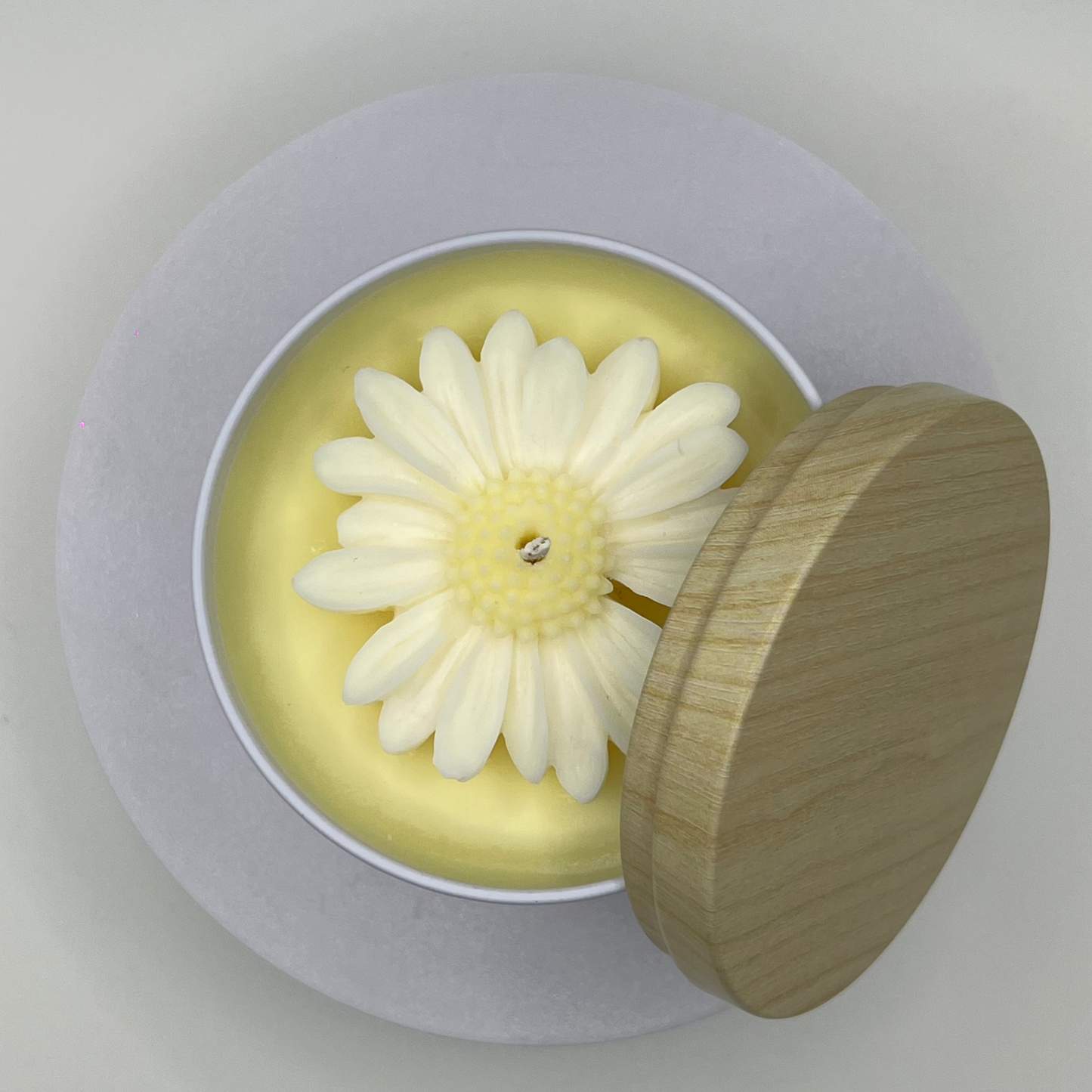 Calm No. 8 Candle – Chamomile, White Tea & Ginger 8oz Natural Soy-Coconut Wax | Yellow Base with Daisy Accent