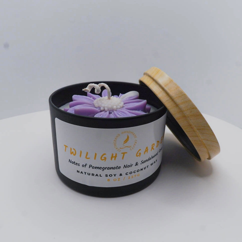 Daisy Featherand Signature Candle 8 oz · Hand-Poured · Natural Wax · Daisy Accent