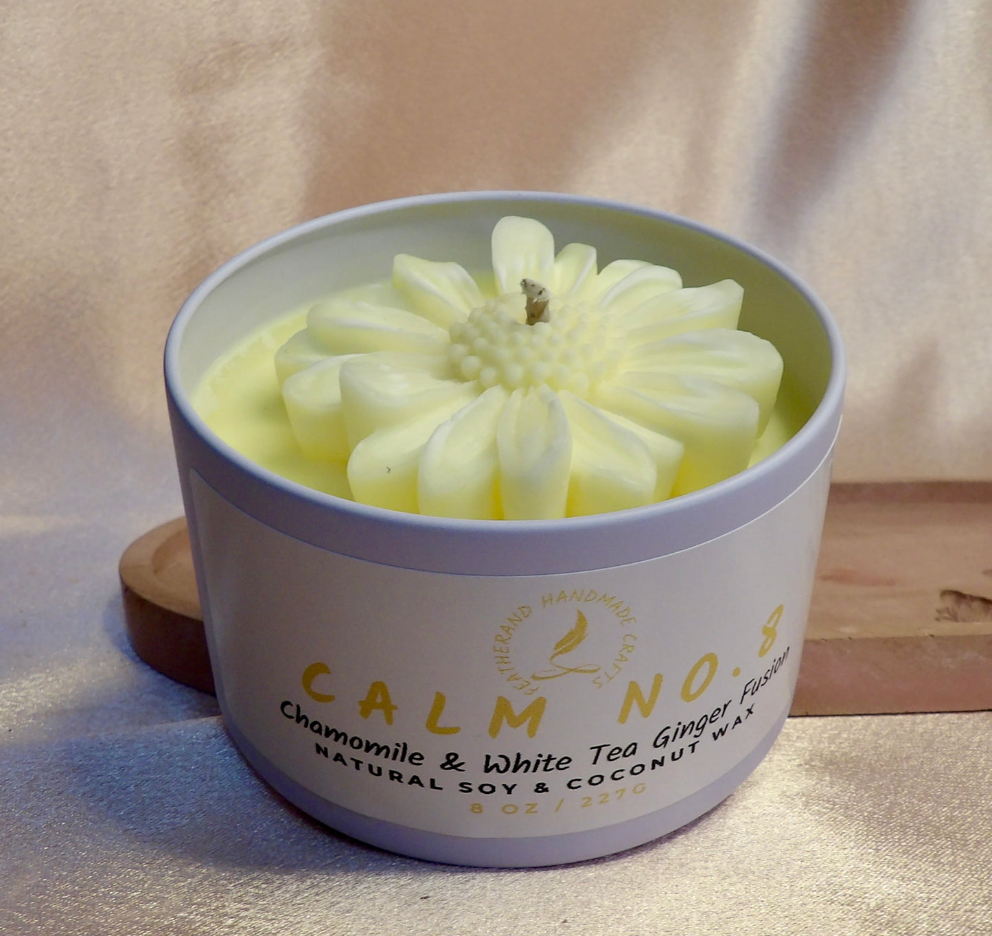 Daisy Featherand Signature Candle 8 oz · Hand-Poured · Natural Wax · Daisy Accent