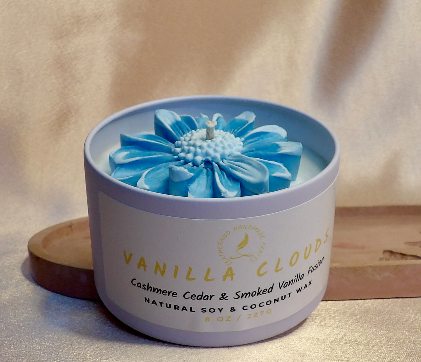 Daisy Featherand Signature Candle 8 oz · Hand-Poured · Natural Wax · Daisy Accent