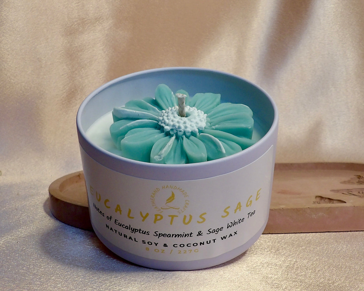 Daisy Featherand Signature Candle 8 oz · Hand-Poured · Natural Wax · Daisy Accent