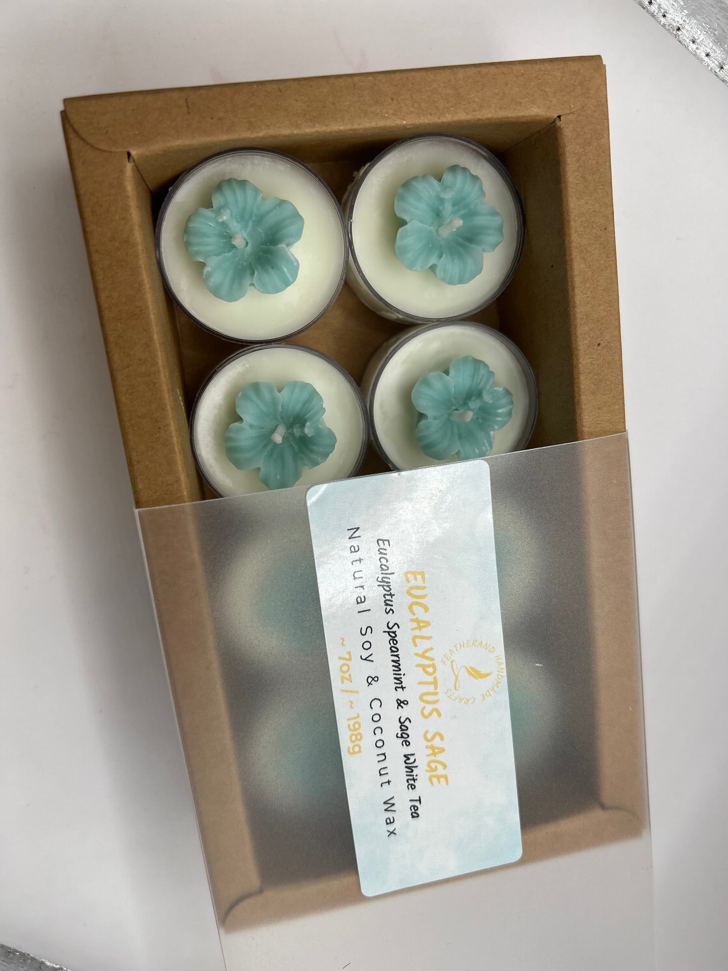 Tealight Set Featherand Signature  – 8 Pack Natural Soy Wax  · Delicate Floral Accents