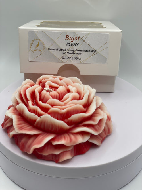 Bujor Candle (Peony) – 3.5 oz Pillar Custom Fragrance · Natural Soy Wax · Floral-Inspired Shape