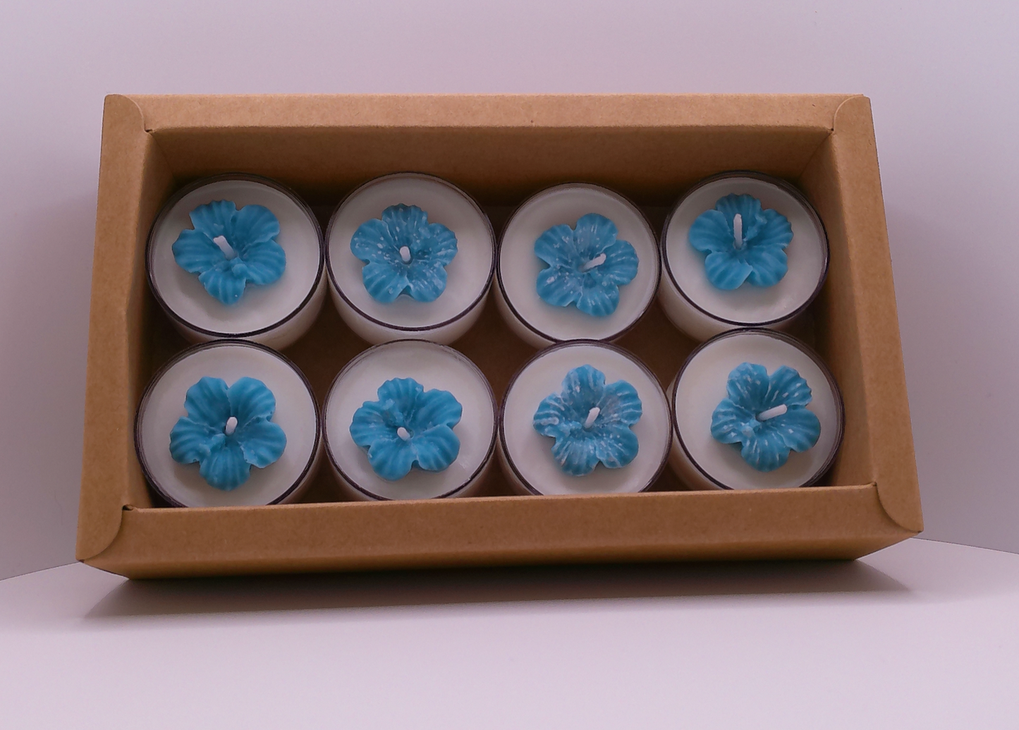 Tealight Set Featherand Signature  – 8 Pack Natural Soy Wax  · Delicate Floral Accents