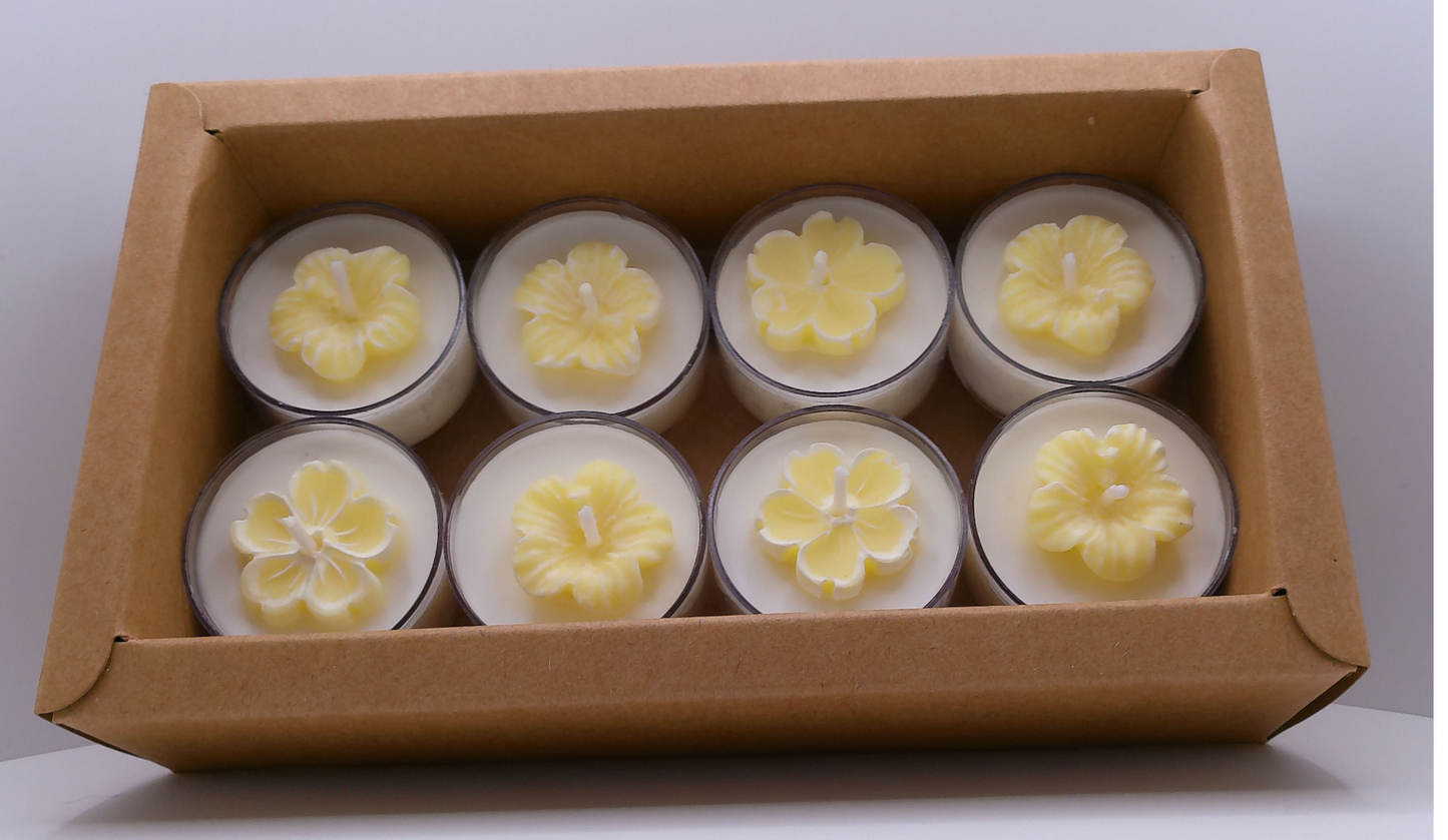 Tealight Set Featherand Signature  – 8 Pack Natural Soy Wax  · Delicate Floral Accents